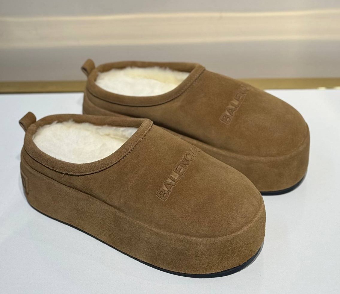 ЖЕНСКИЕ ЗАМШЕВЫЕ МЮЛИ BALENCIAGA КОРИЧНЕВЫЕ С МЕХОМ ЖЕНСКИЕ ЗАМШЕВЫЕ МЮЛИ BALENCIAGA КОРИЧНЕВЫЕ С МЕХОМ