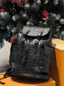 Крокодиловый рюкзак Louis Vuitton