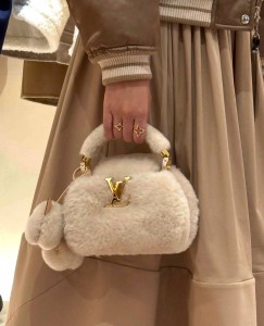 Сумка Louis Vuitton Capusnow Capucines