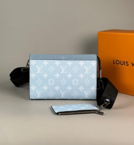 Сумка-кошелек Gaston Louis Vuitton