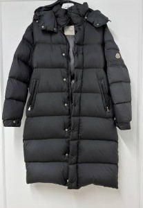 Пуховик Moncler