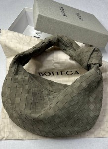 Женская замшевая сумка Bottega Veneta