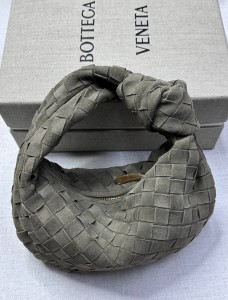 Женская замшевая сумка Bottega Veneta