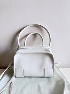 Женская сумка Loewe