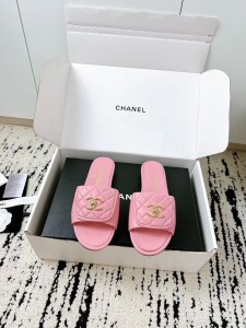 Женские шлепанцы Chanel