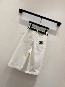 ЖЕНСКИЕ ДЖИНСОВЫЕ ШОРТЫ CHANEL БЕЛЫЕ