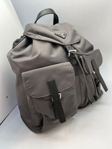 НЕЙЛОНОВЫЙ РЮКЗАК PRADA СЕРЫЙ