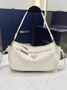 ЖЕНСКАЯ СУМКА  PRADA SMALL LEATHER BAG БЕЛАЯ