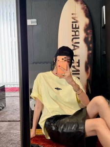 ЖЕНСКАЯ ФУТБОЛКА BALENCIAGA ЖЕЛТАЯ