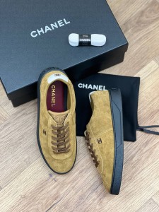 ЖЕНСКИЕ ЗАМШЕВЫЕ КЕДЫ CHANEL КОРИЧНЕВЫЕ