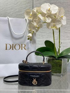 ЖЕНСКАЯ КОСМЕТИЧКА CHRISTIAN DIOR ЧЕРНАЯ