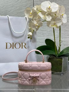 ЖЕНСКАЯ КОСМЕТИЧКА CHRISTIAN DIOR РОЗОВАЯ
