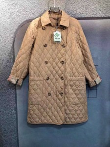 ЖЕНСКОЕ СТЕГАНОЕ ПАЛЬТО BURBERRY БЕЖЕВОЕ