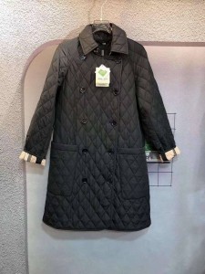 ЖЕНСКОЕ СТЕГАНОЕ ПАЛЬТО BURBERRY ЧЕРНОЕ
