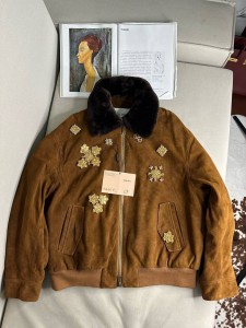 ЖЕНСКАЯ ЗАМШЕВАЯ КУРТКА MIU MIU КОРИЧНЕВАЯ