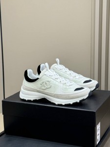 ЖЕНСКИЕ БЕЛЫЕ КРОССОВКИ CHANEL