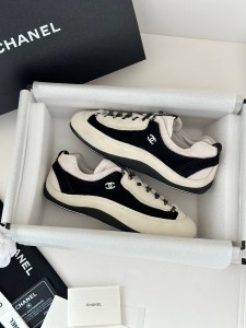 ЖЕНСКИЕ БЕЖЕВЫЕ КРОССОВКИ CHANEL