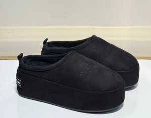 ЖЕНСКИЕ ЗАМШЕВЫЕ МЮЛИ BALENCIAGA ЧЕРНЫЕ С МЕХОМ