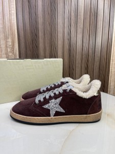 ЖЕНСКИЕ ЗАМШЕВЫЕ КЕДЫ С МЕХОМ GOLDEN GOOSE