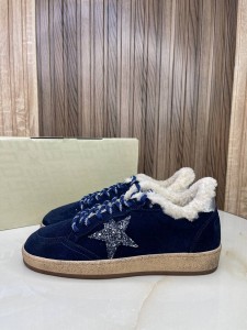 ЖЕНСКИЕ ЗАМШЕВЫЕ КЕДЫ С МЕХОМ GOLDEN GOOSE СИНИЕ