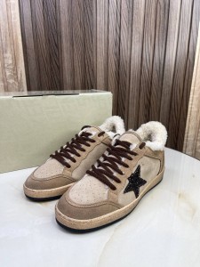 ЖЕНСКИЕ ЗАМШЕВЫЕ КЕДЫ С МЕХОМ GOLDEN GOOSE