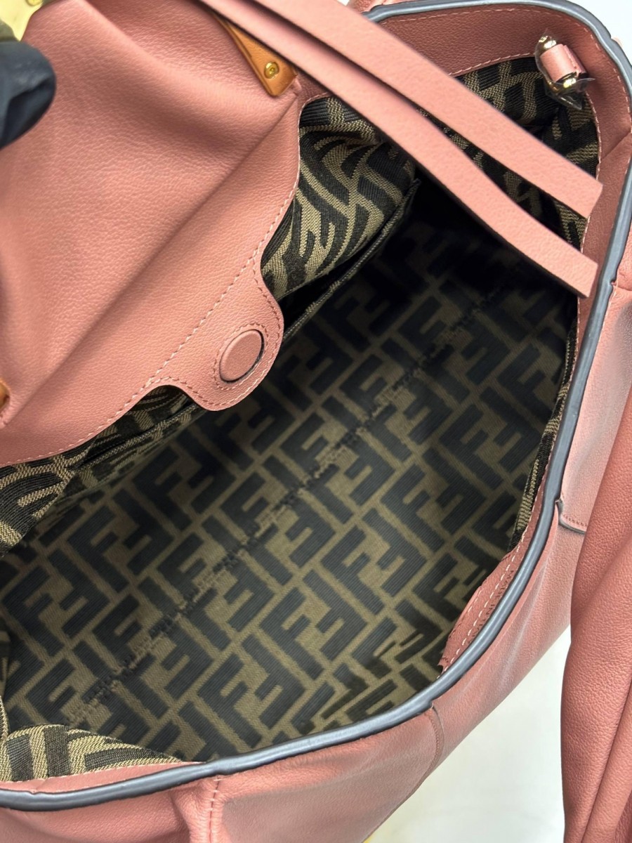 Женская сумка Fendi розовая Женская сумка Fendi розовая