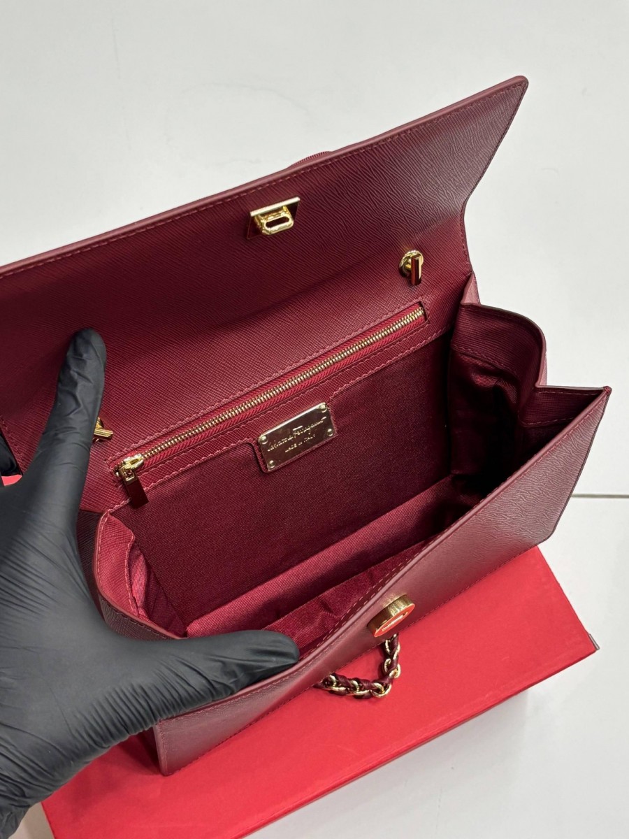 Женская сумка Salvatore ferragamo бордовая Женская сумка Salvatore ferragamo бордовая
