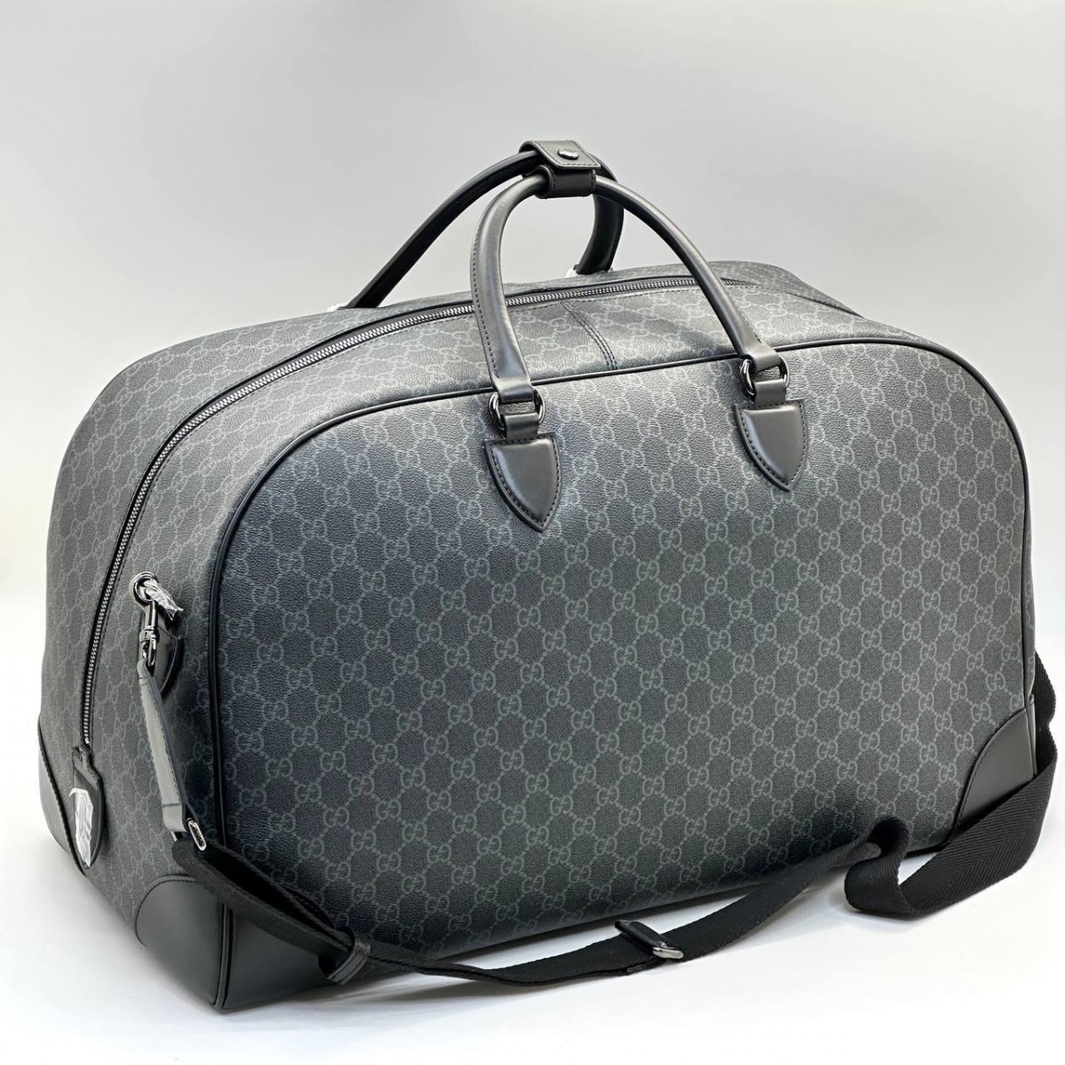 Мужская дорожная сумка Gucci серая Мужская дорожная сумка Gucci серая