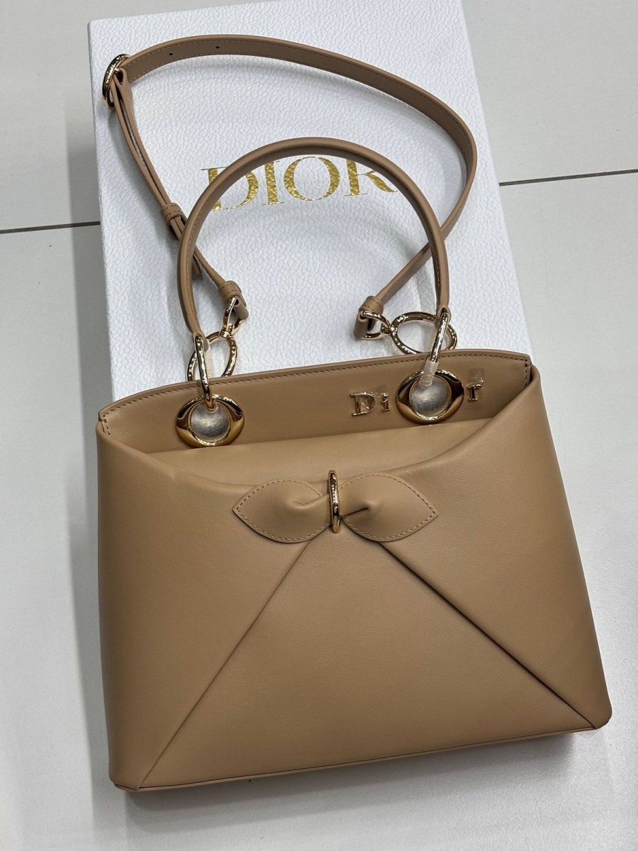 Женская сумка Christian Dior бежевая Женская сумка Christian Dior бежевая