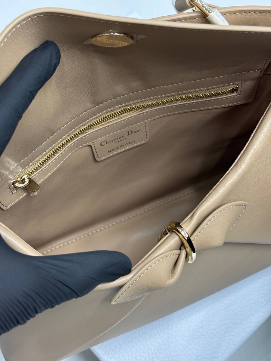 Женская сумка Christian Dior бежевая Женская сумка Christian Dior бежевая