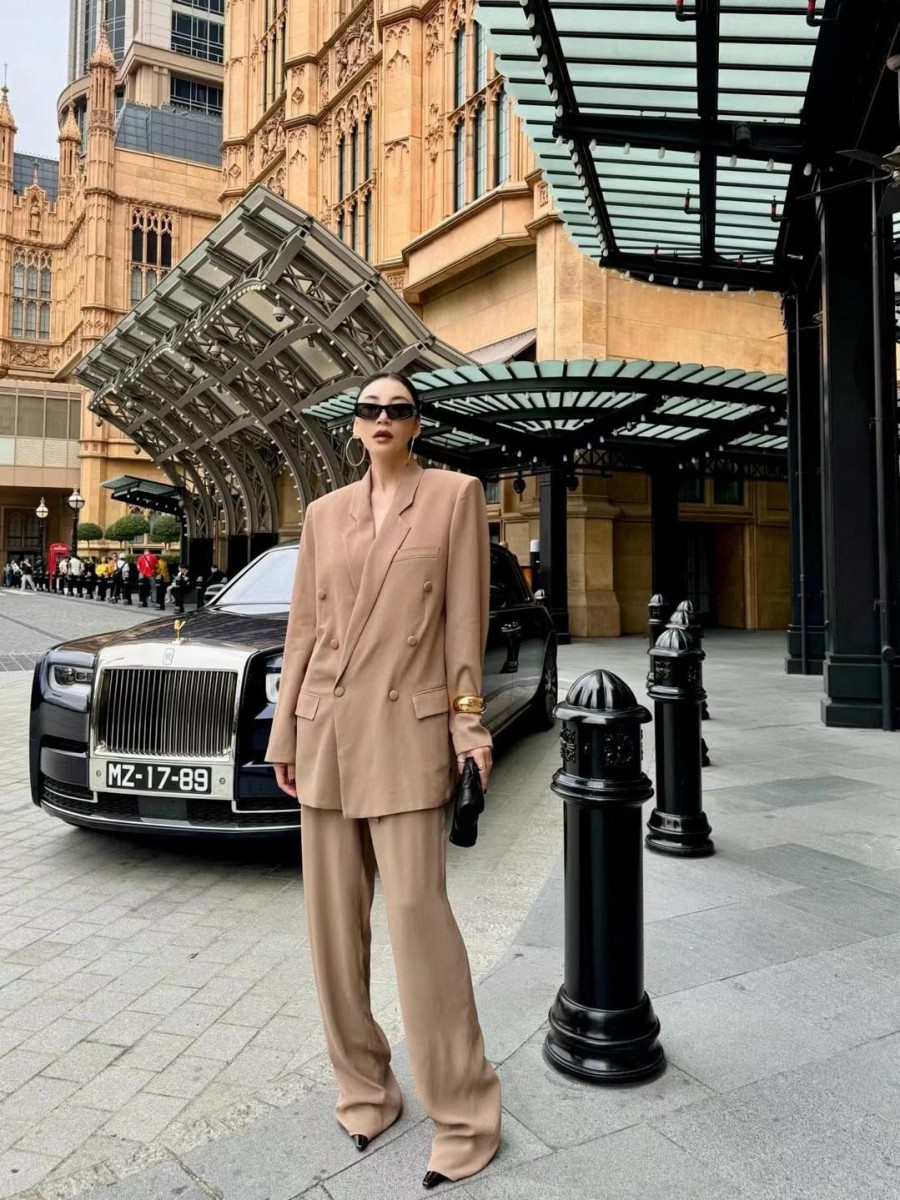 Женский классический костюм Saint Laurent Женский классический костюм Saint Laurent