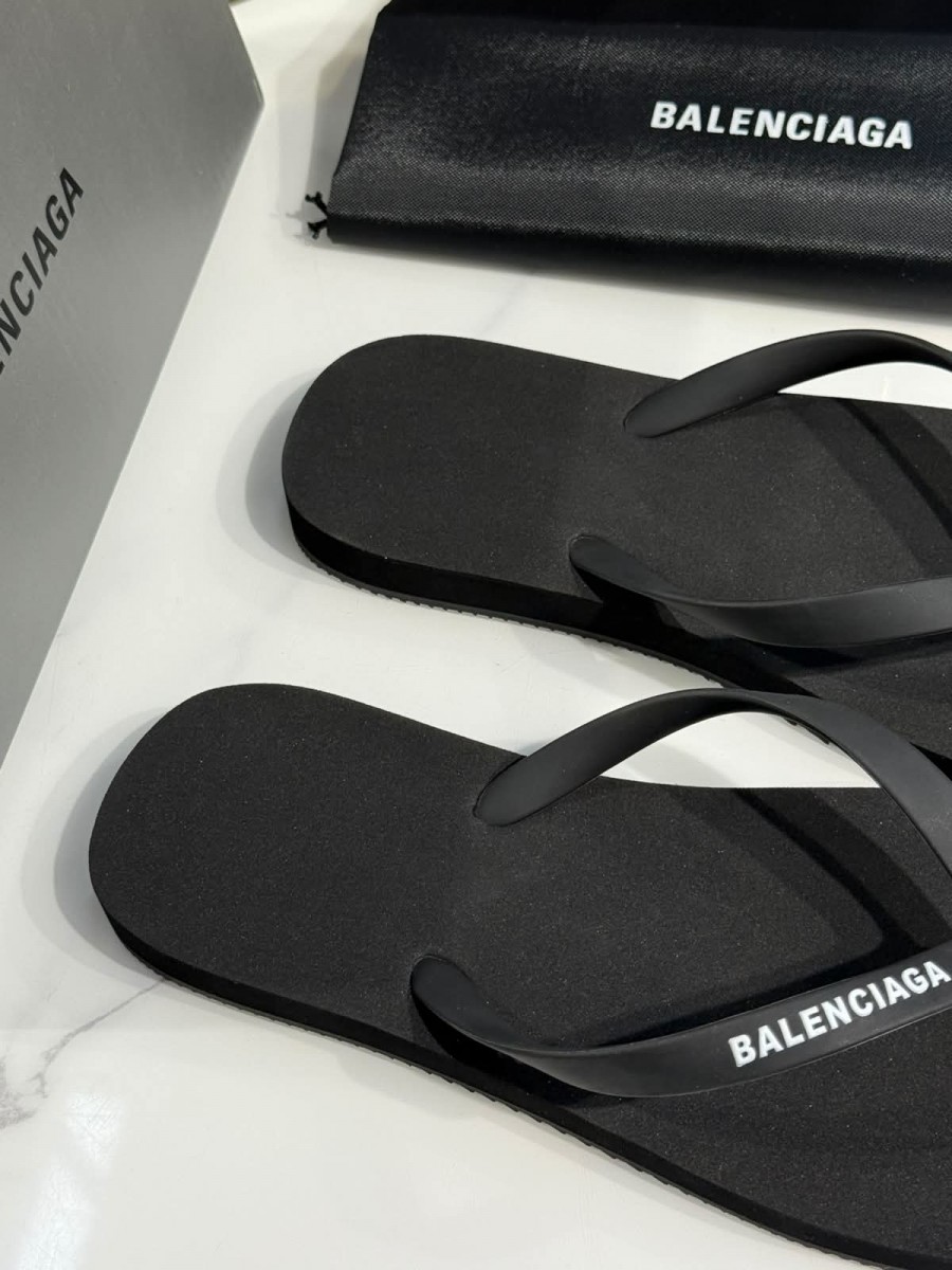 ЖЕНСКИЕ ШЛЕПАНЦЫ BALENCIAGA ЧЕРНЫЕ ЖЕНСКИЕ ШЛЕПАНЦЫ BALENCIAGA ЧЕРНЫЕ
