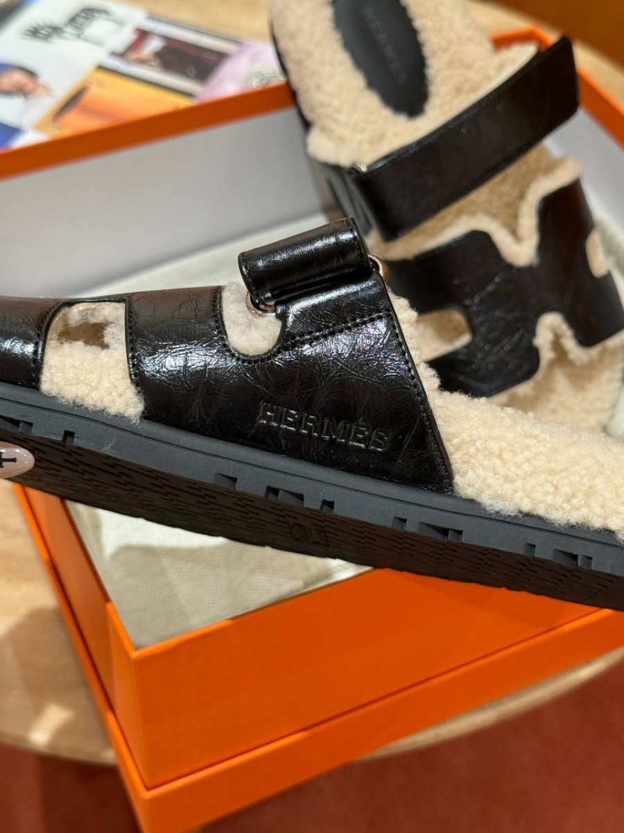 ЖЕНСКИЕ МЕХОВЫЕ ШИПРЫ HERMES ЧЕРНЫЕ ЖЕНСКИЕ МЕХОВЫЕ ШИПРЫ HERMES ЧЕРНЫЕ