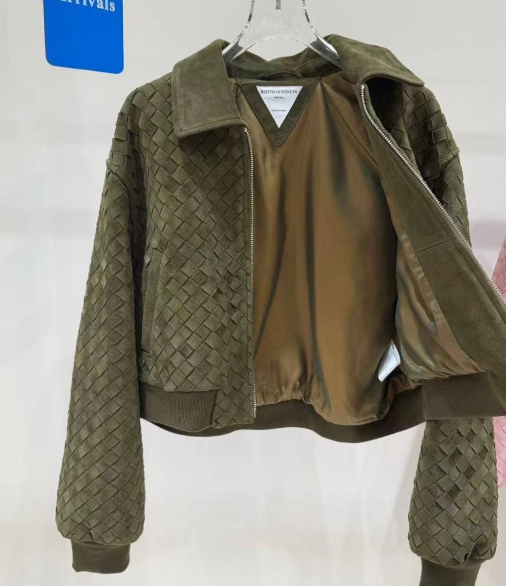 ЖЕНСКАЯ ЗАМШЕВАЯ КУРТКА BOTTEGA VENETA ЗЕЛЕНАЯ ЖЕНСКАЯ ЗАМШЕВАЯ КУРТКА BOTTEGA VENETA ЗЕЛЕНАЯ