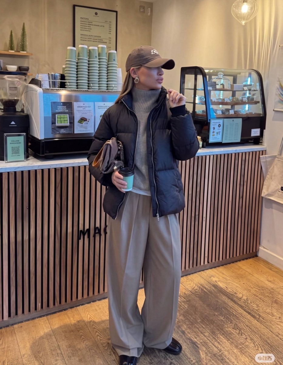 ЖЕНСКИЙ ПУХОВИК CELINE ЧЕРНЫЙ ЖЕНСКИЙ ПУХОВИК CELINE ЧЕРНЫЙ