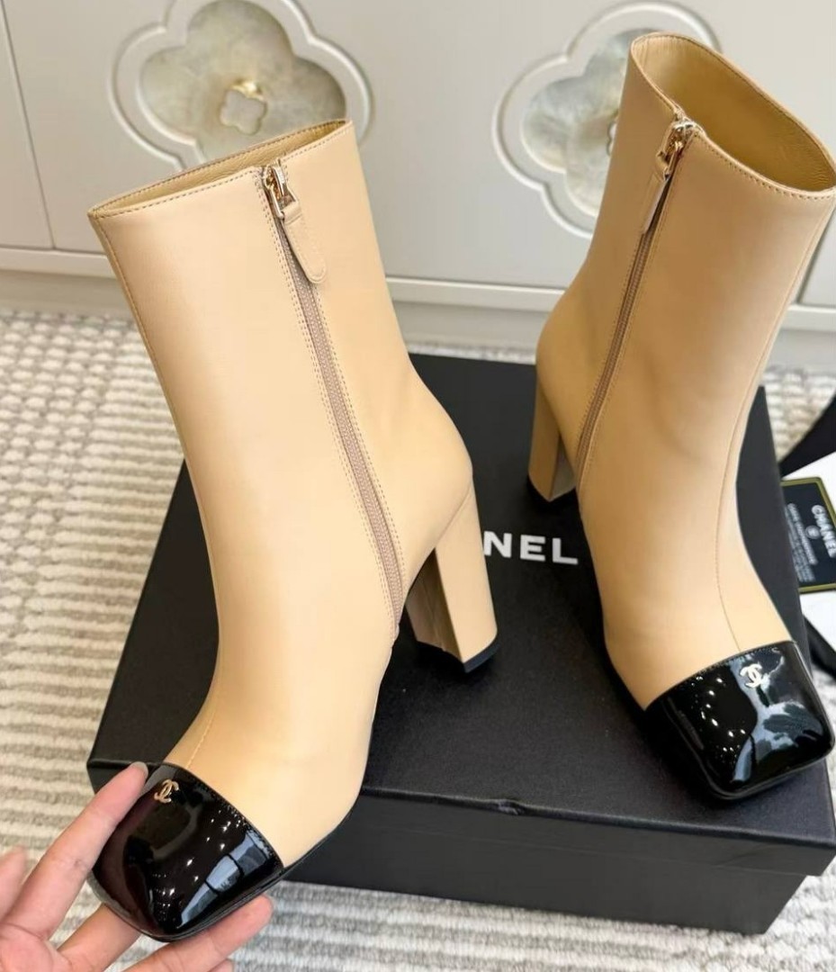 КОЖАНЫЕ БОТИЛЬОНЫ CHANEL БЕЖЕВЫЕ НА ВЫСОКОМ КАБЛУКЕ КОЖАНЫЕ БОТИЛЬОНЫ CHANEL БЕЖЕВЫЕ НА ВЫСОКОМ КАБЛУКЕ