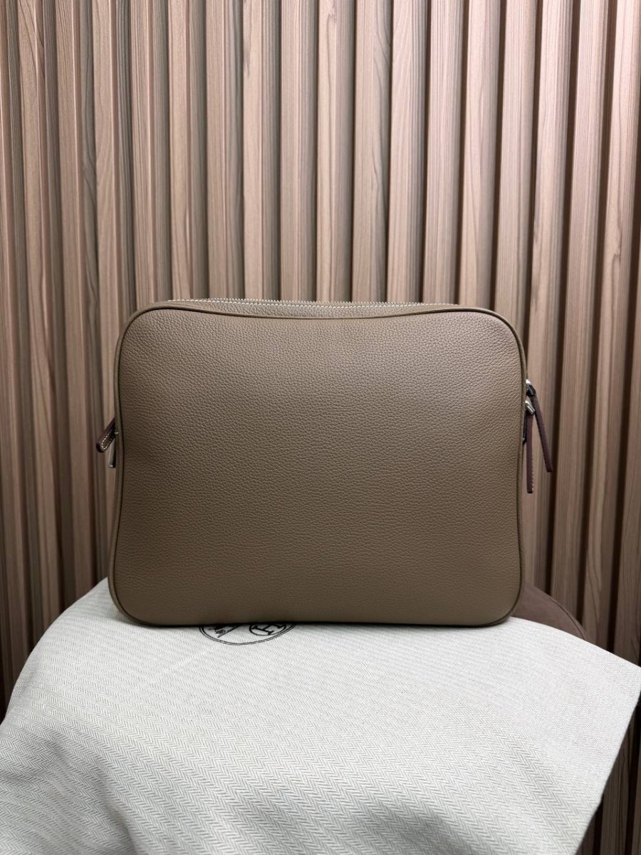 МУЖСКАЯ КОЖАНАЯ СУМКА КЛАТЧ HERMES БЕЖЕВАЯ МУЖСКАЯ КОЖАНАЯ СУМКА КЛАТЧ HERMES БЕЖЕВАЯ