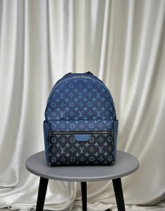 Рюкзак Discovery PM Louis Vuitton