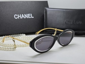 Солнцезащитные очки  Chanel