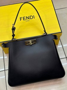 Peekaboo Soft Medium Fendi