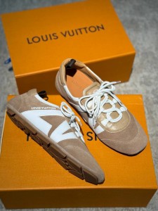 Кроссовки Lv