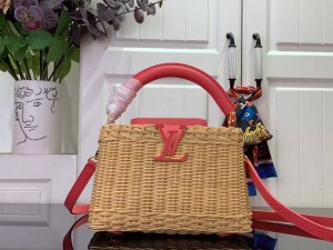 Сумка Louis Vuitton Capucines Mini