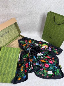 Платок Gucci