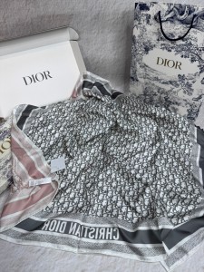 Платок Dior