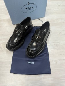 Лоферы Prada