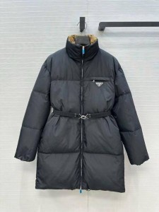 Пуховик пальто Prada