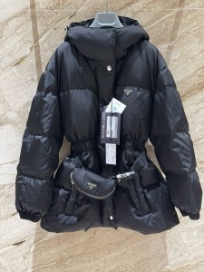 Пуховик Prada