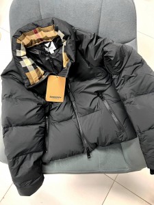 Пуховик Burberry