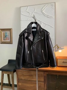 Кожаная куртка Christian Dior