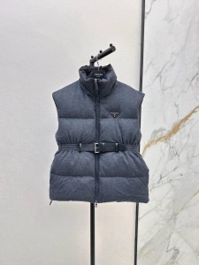 Жилетка Prada